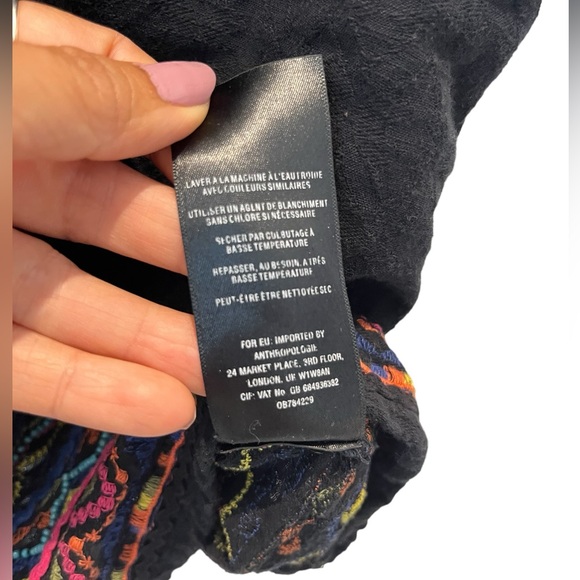 Gorgeous Anthropologie Akemi + Kin Mesa Black Embroidered Tank Top Size 4 - Picture 9 of 15